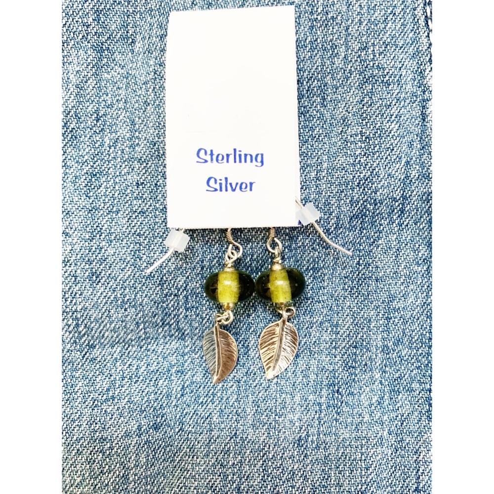 ✨4/$24 Sterling silver and green glass earrings